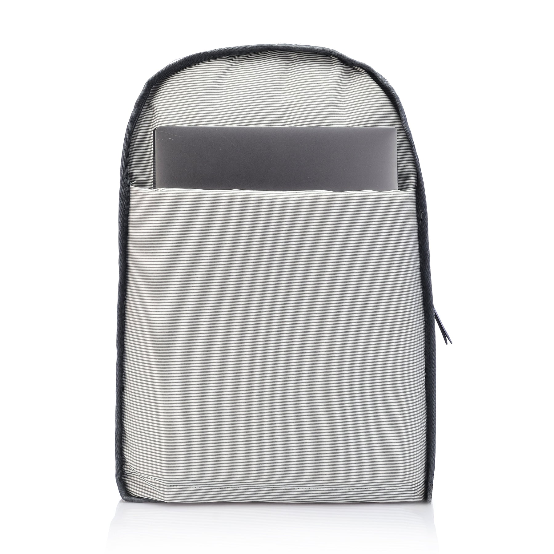 حقيبة ظهر باللون الأزرق الداكن